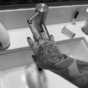 Overwhelming (feat. Teo Laza) (Explicit)