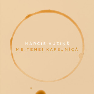 Meitenei kafejnīcā