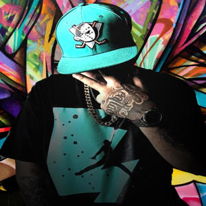 Never Seen A Girl Like U (feat. Chukis Nice) (Explicit)