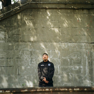 Ueslei (feat. CROWN-D)