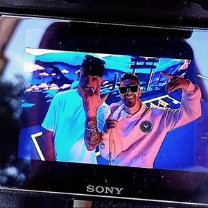 FÁCIL (feat. YIWAN) (Explicit)