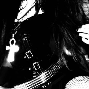 Groupiez (feat. XVXPARIS) (Explicit)