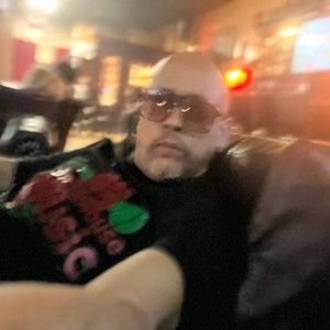 Kiss Don't Tell (Besar Sin Hablar) (Explicit)