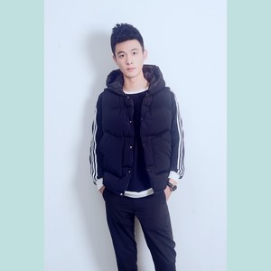 你别连笑都那么勉强