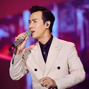 Đêm Hoa Đăng Bên Dòng Thạch Hãn