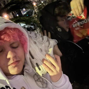 UNO MÁS (feat. Tobias Lil Polenta) (Explicit)