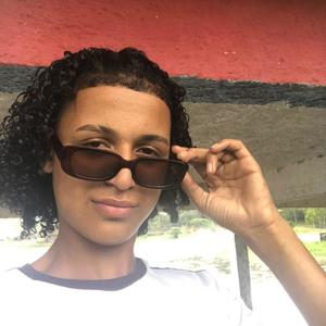 NINFETA JOGA POR CIMA DO PAPAI