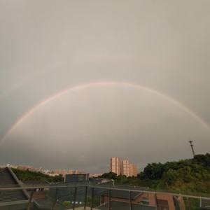 我不配