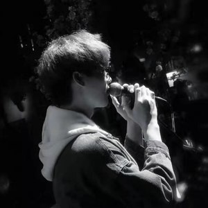 她