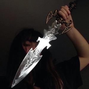 blades (feat. 4hantasy) (Explicit)