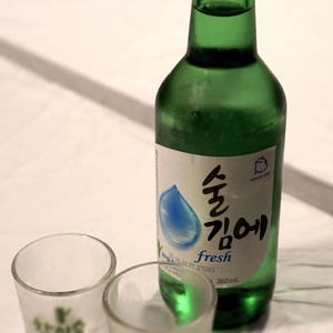 술김에 (get drunk)