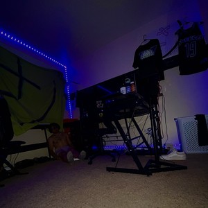 Friends (feat. CL0UDY) (Explicit)