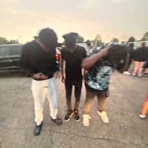 Think im crazy (feat. Seanfrmthejects & Fullygetbusy) (Explicit)