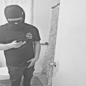 Rockstar living (feat. WildKardDee) (Explicit)