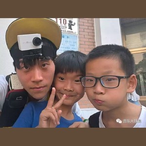 阳光小鬼头
