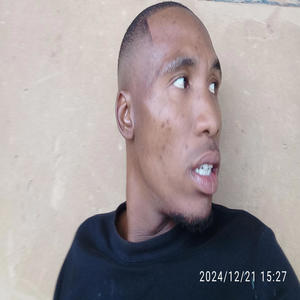 Dumpsters room (feat. JayyDee)