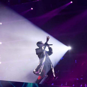 多想在平庸的生活拥抱你