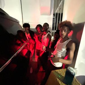 Run (feat. R4ACurt, Jamo, Kmoney & CamGlizz) (Explicit)