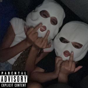 She's Moving (feat. Versa Clean|Explicit)