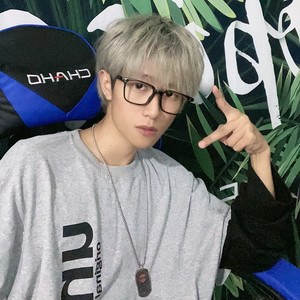 白月光与朱砂痣