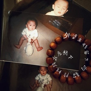 外婆走后留下的猫陪我蹲屋檐下