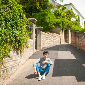 你瞳孔里的夏天有雪花飘落 (伴奏)