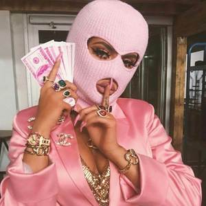 CHIQUE CHARMOSA DE VALENTINO BARBIE