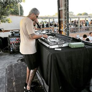 TÁ OK TU É GOSTOSA ENTÃO JOGA TUDÃO (feat. DJ JHONIN) (Explicit)