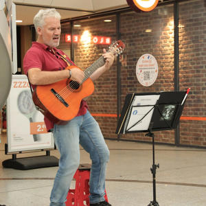 Jeroen en Jessuh Kickuuuh (feat. Pina Jones, Snowy Barefoot & SnoopSnowyDog)