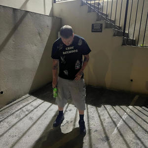 wake up (feat. Reekz) (Explicit)