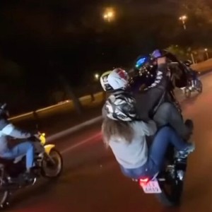 Ela só me liga (Explicit)