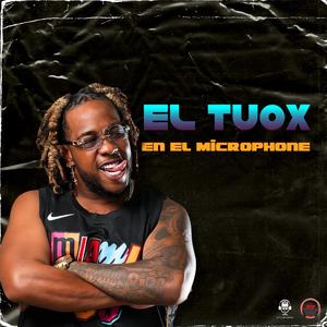 El Tuox En El Microphone