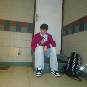 Hladal Som (feat. obesen111) (Explicit)