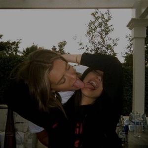 Girls Like Girls (feat. 7Pointscam) (Explicit)