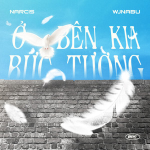 Ở Bên Kia Bức Tường