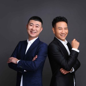 举起杯中酒