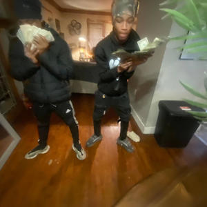 Meet da twins (feat. BbyTee2Turntt)