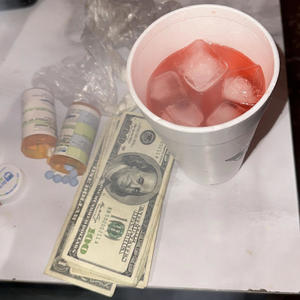 Merch On Who (feat. Trvpstar Mj & NoonievsEverybody) (Explicit)