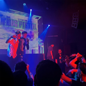 ENTRO AL BOLICHE (Explicit)