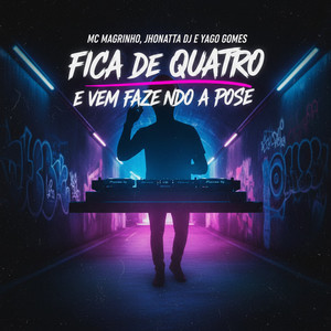 fica de quatro e vem fazendo a pose (Explicit)