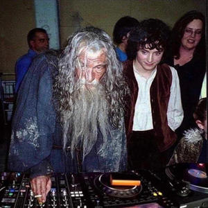 Outta Space Pimpin (feat. Dosia Beats & Frankoleflame) (Explicit)