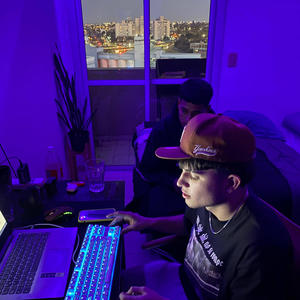 PISO 11 (feat. YVNGiVVOL & YVNGARDi) (Explicit)