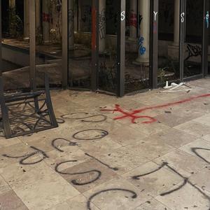 Noticin Me (feat. xojxhn) (Explicit)