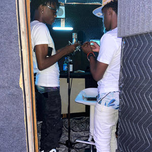 BESTIE (feat. Nicely) (Explicit)