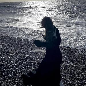 Em Bằng Lòng Làm Một Người Bình Thường Ở Bên Cạnh Anh (feat. Hoàng Y Nhung) (Htrol Remix)