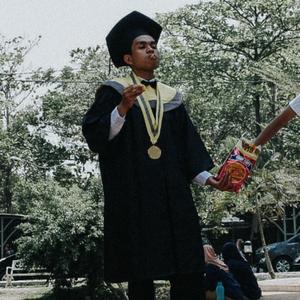 Wisuda (feat. Budi Pasadena)