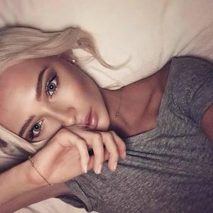 latë nights with uu (feat. nenji)