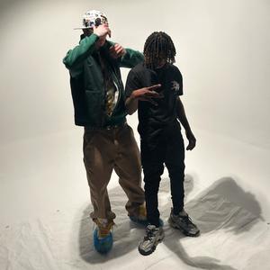 Sitting Pretty (feat. MoeBuckss) (Explicit)
