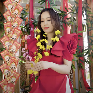 Thùy Hương - Xuân Này Con Về