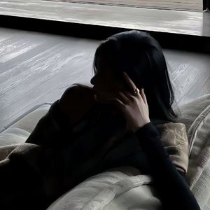 玫瑰藏于浅风里